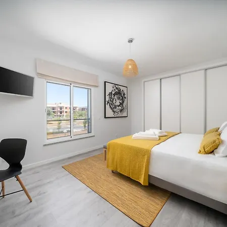Modern Stylish 2 Bedroom Apartment, Close To Amenities, Apartmán